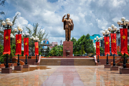 CAN THO, VIETNAM - JUNE 12, 2011: Ho Chi Minh statue, Can Tho, Vietnam.のeditorial素材