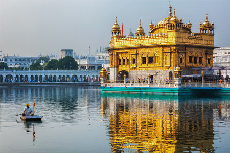AMRITSAR, INDIA - AUGUST 26, 2011: Golden Temple Sri Harmandir Sahib Gurdwara in Amritsar, Punjab, India. Golden Temple is the main temple and holiest Gurdwara of Sikhism religionのeditorial素材