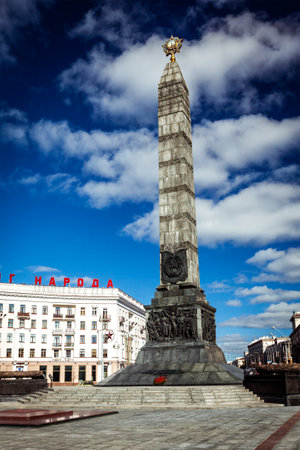 MINSK, BELARUS - OCTOBER 6, 2015: Great Patriotic War Victory Monument and Eternal flame on Victory Square, Minsk, Belarusのeditorial素材