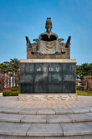 SEOUL, SOUTH KOREA - APRIL 8, 2018: King Sejong the Great statue in Yeouido park, Seoul, Southのeditorial素材