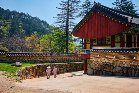 SEORAKSAN, SOUTH KOREA - APRIL 15, 2017: Sinheungsa Buddhist temple in Seoraksan National Park, Seoraksan, South Koreaのeditorial素材