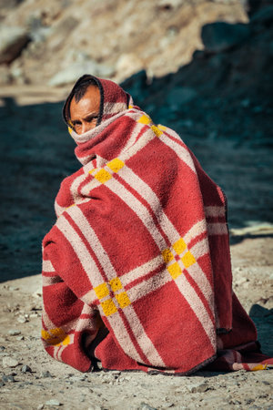 SARCHU, INDIA - SEPTEMBER 2, 2011: Indian man muffled in blanket on cold morning on Manali-Leh road in Himalayas in Ladakh, Indiaのeditorial素材