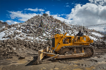 KHARDUNG LA, INDIA - SEPTEMBER 12, 2012: Road construction at Kardung La highest vehicle-accessible pass of 5602 m in world. It is important as used to carry supplies to Siachen Glacierのeditorial素材