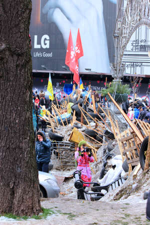 After police broke up a peaceful demonstration in Kiev was 30,11,2013 support Ukraine s accession to the European Union, people have expressed their disagreement with the tough attitude toward civilians  People are blocking the main street Hreschatyu builのeditorial素材