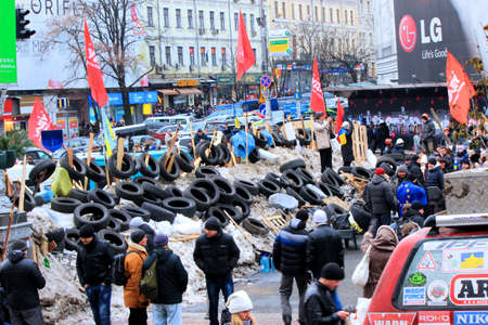 After police broke up a peaceful demonstration in Kiev was 30,11,2013 support Ukraine s accession to the European Union, people have expressed their disagreement with the tough attitude toward civilians  People are blocking the main street Hreschatyu builのeditorial素材