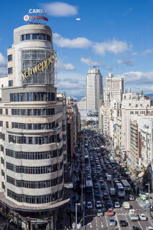 building with schsweppes sign in gran viaのeditorial素材