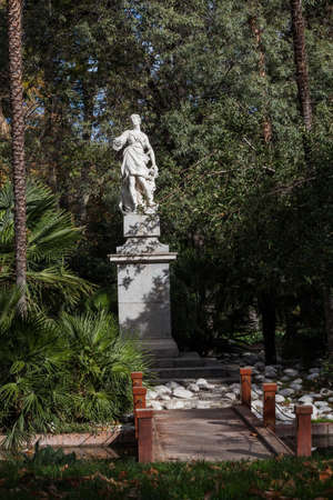 sculpture of woman in the retirement park in madridのeditorial素材