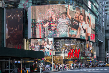 hym screens in times square