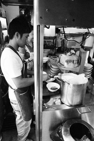 Man serving Ice Kacang at a street of Malacca Townのeditorial素材