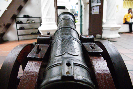 Old cannon at an old mosque in Malacca Townのeditorial素材