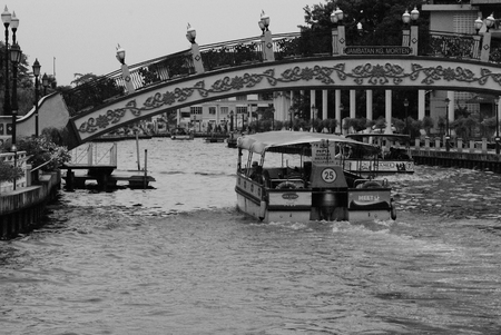 Ferry passing under Kampung Morten Bridge at Malacca Townのeditorial素材