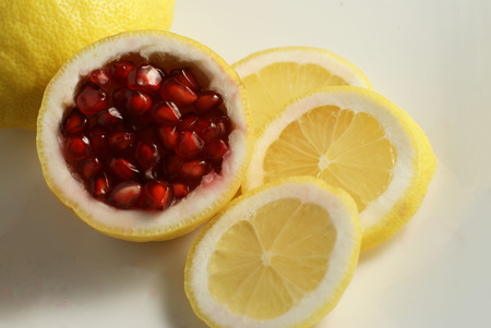 Loose pieces of Pomegranate fruit or Buah Delima in Lemon with Lemon slicesの写真素材