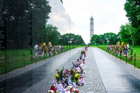 People visit and lay flowers at the Vietnam Veterans Memorial on May 27, 2013, in Washington, D C, USAのeditorial素材