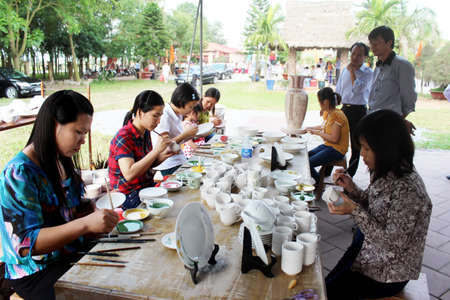 HAI DUONG, VIETNAM, April 27: Workers paint on ceramics on April 27, 2013 in Chu Dau ceramic, Hai Duong, Vietnam. のeditorial素材