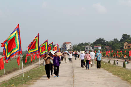 HAI DUONG, VIETNAM, February, 24: people attend Con Son, Kiep Bac traditional festival on February, 24, 2013 in Hai Duong, Vietnam. のeditorial素材