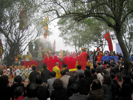 HAI DUONG, VIETNAM, February, 25 : Monks and the faithful ceremony at Con Son Pagoda on February, 25, 2013 in Hai Duong, Vietnam. Con Son Pagoda is the National Pagoda of Vietnam, was built in the 13th century.のeditorial素材