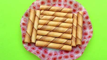 cinnamon cream pie on plateの写真素材