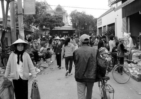 HAI DUONG, VIETNAM, February, 14: Asian peole in rural market on February, 14, 2014 in Hai Duong, Vietnam. のeditorial素材
