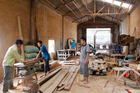 HAI DUONG, VIETNAM, AUGUST, 20: carpenter working in the carpentry workshop on August, 20, 2014 in Hai Duong, Vietnam.のeditorial素材