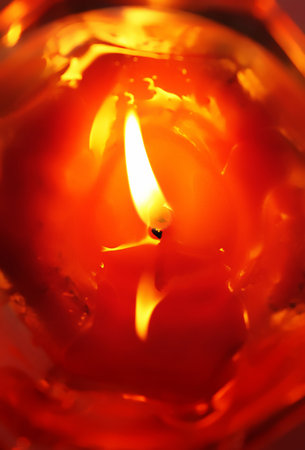 red burning candle close-up backgroundの写真素材