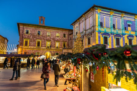 Montepulciano, Tuscany, Italy, December 2019: Christmas Market in Montepulciano, Piazza Grande, the main square of Montepulciano during the Christmas time.のeditorial素材