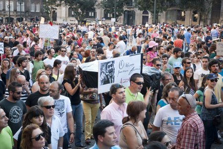 PORTO, PORTUGAL - SEPTEMBER 15: People protesting against government spending cuts and tax rises in Aliados square, Porto on September 15, 2012.のeditorial素材