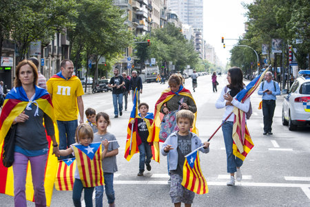 BARCELONA, SPAIN - SEPTEMBER 11: Catalan family attending "Catalan Way", silent demonstration for independent Catalonia in Barcelona, Spain on September 11, 2013のeditorial素材
