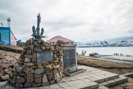 Communistic memorial with anchor in Barentsburg, Svalbardの写真素材