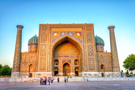 SAMARKAND, UZBEKISTAN - AUGUST 27: People in front of Sher-Dor madrasah of Registan in afternoon sun. August 2016のeditorial素材