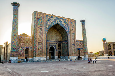 SAMARKAND, UZBEKISTAN - AUGUST 27: Visitors in front of Samarkand Registan in late afternoon. August 2016のeditorial素材