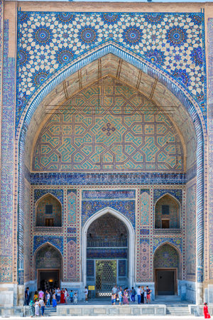 SAMARKAND, UZBEKISTAN - AUGUST 28: People visiting Ulugh Beg Madrasah Madrasah in Registan famous landmark of Samarkand, Uzbekistan. August 2016のeditorial素材
