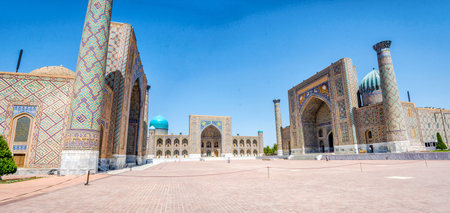 SAMARKAND, UZBEKISTAN - AUGUST 28: People walking in front of Registan mausoleum, famous landmark of Uzbekistan. Samarkand, august 2016のeditorial素材