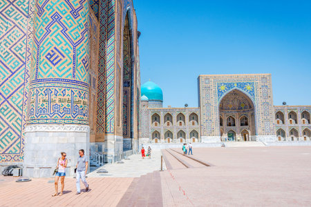 SAMARKAND, UZBEKISTAN - AUGUST 28: People visiting Registan, one of the greatest landmarks of Uzbekistan. August 2016のeditorial素材