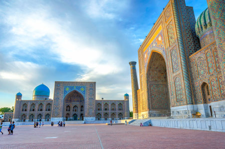 SAMARKAND, UZBEKISTAN - AUGUST 28: People walking in front of Tilya Kori and Sher Dor madrasah of Samarkand Registan, famous landmarks of Uzbekistan. August 2016のeditorial素材
