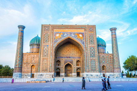 SAMARKAND, UZBEKISTAN - AUGUST 28: Entrance to Sher Dor madrasah of Registan with animals in the mosaic in afternoon sun with people in front of it. Samarkand, August 2016のeditorial素材