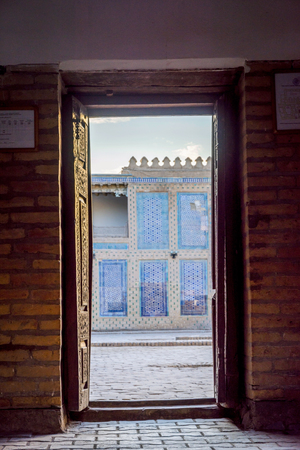 View thru the door to the old street in Khiva, Uzbekistanの写真素材
