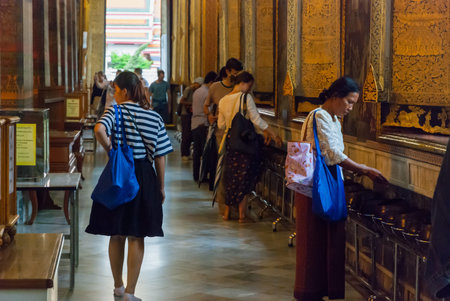 Bangkok, Thailand - Sep 10, 2015: People visiting emerald Buddha temple at Wat Phra, Bangkokのeditorial素材