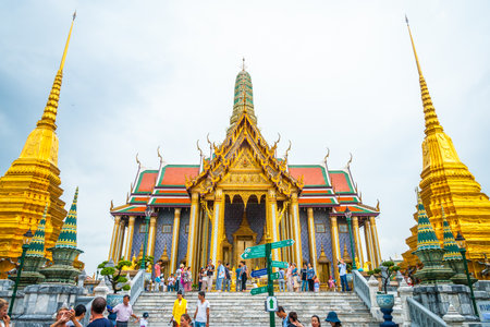 Bangkok, Thailand - Sep 11, 2015: People visiting Wat Phra Kaew, Emerald Buddha temple, Bangkokのeditorial素材