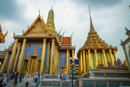 Bangkok, Thailand - Sep 11, 2015: People visiting Wat Phra Kaew, Emerald Buddha temple, Bangkokのeditorial素材