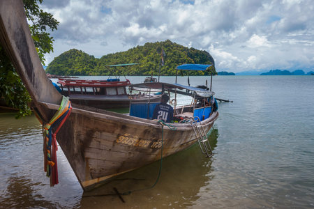 Typical thai boats over the sandy beach on Krabi islands, Thailandのeditorial素材