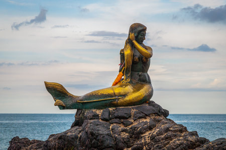 Golden Mermaid statue at Samila beach, Songkhla, Thailandのeditorial素材