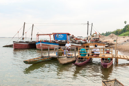 Muang Champassak, Laos - Feb 2016: Ferry over Mekong river, Laosのeditorial素材
