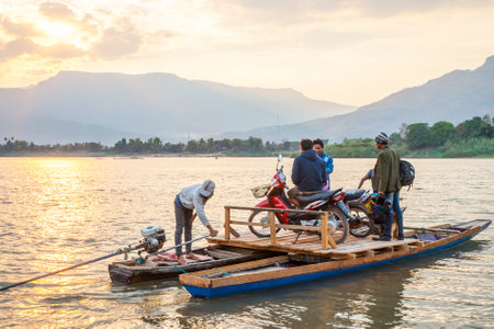 Muang Champassak, Laos - Feb 2016: Transporting motorbikes over Mekong river in Laosのeditorial素材