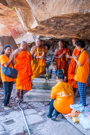 Muang Champassak, Laos - Feb 2016: Group of buddhist prayers at Wat Phou temple, Laosのeditorial素材