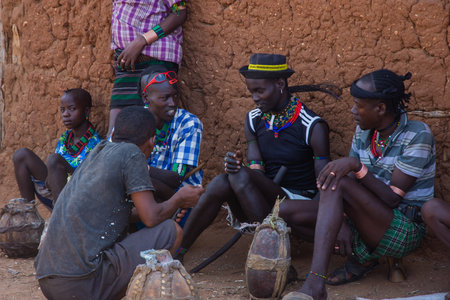 Turmi, Ethiopia - Nov 2018: Local market of Hamer tribe in Turmi selling various food and people gathering. Omo valley のeditorial素材
