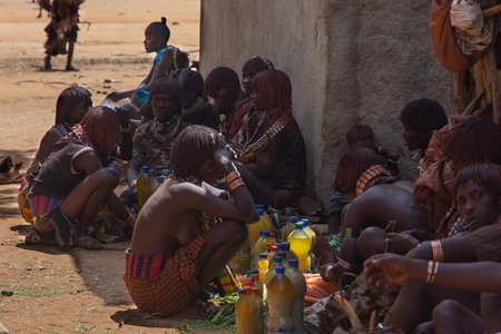 Turmi, Ethiopia - Nov 2018: Local market of Hamer tribe in Turmi selling various food and people gathering. Omo valleyのeditorial素材