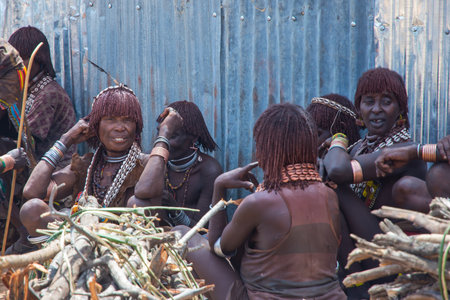 Turmi, Ethiopia - Nov 2018: Local market of Hamer tribe in Turmi selling various food and people gathering. Omo valleyのeditorial素材