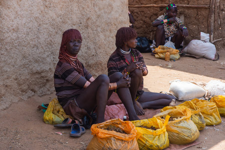 Turmi, Ethiopia - Nov 2018: Local market of Hamer tribe in Turmi selling various food. Omo valleyのeditorial素材