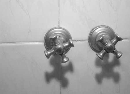 Bath tap (grey)