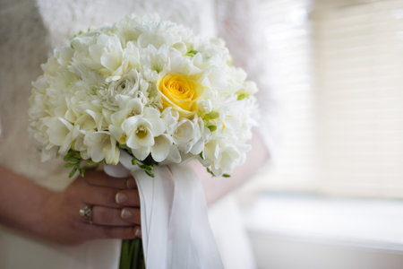 Hands on wedding bouquetの写真素材